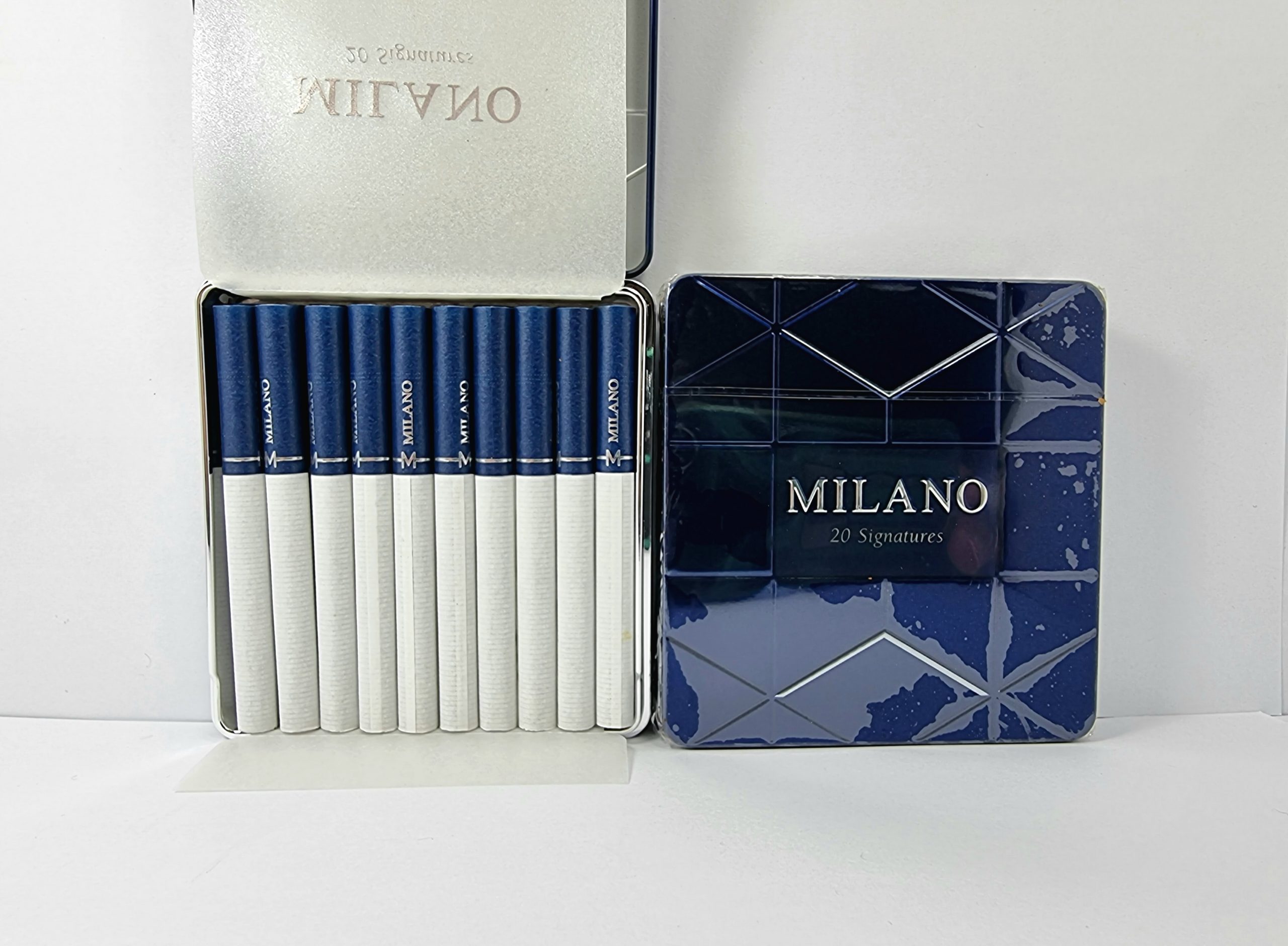 میلانو فلزی آبی