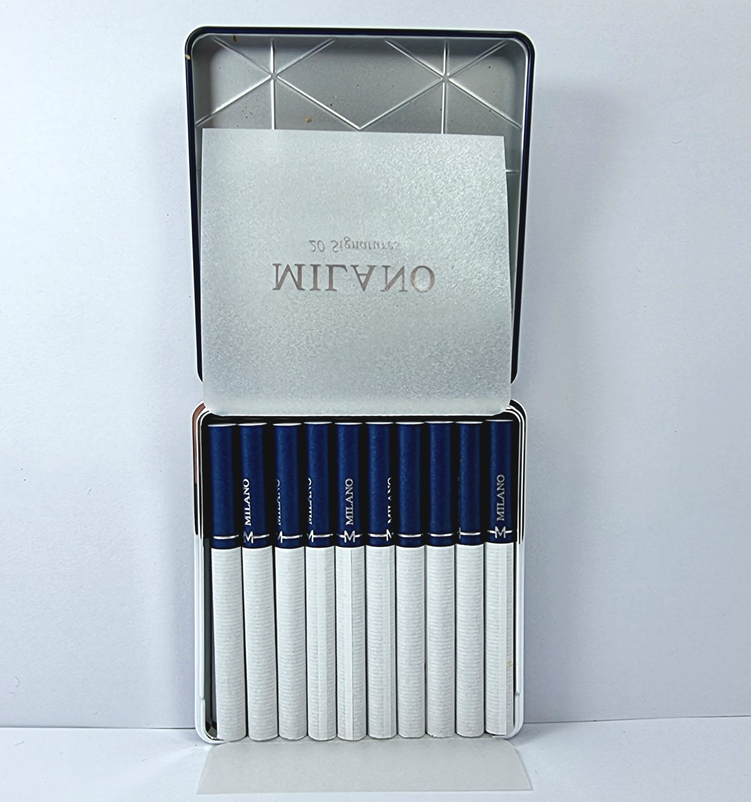 میلانو فلزی آبی